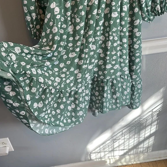 SHEIN Green Midi Dress with V-Neck and Bishop Sleeves - Picture 5 of 5